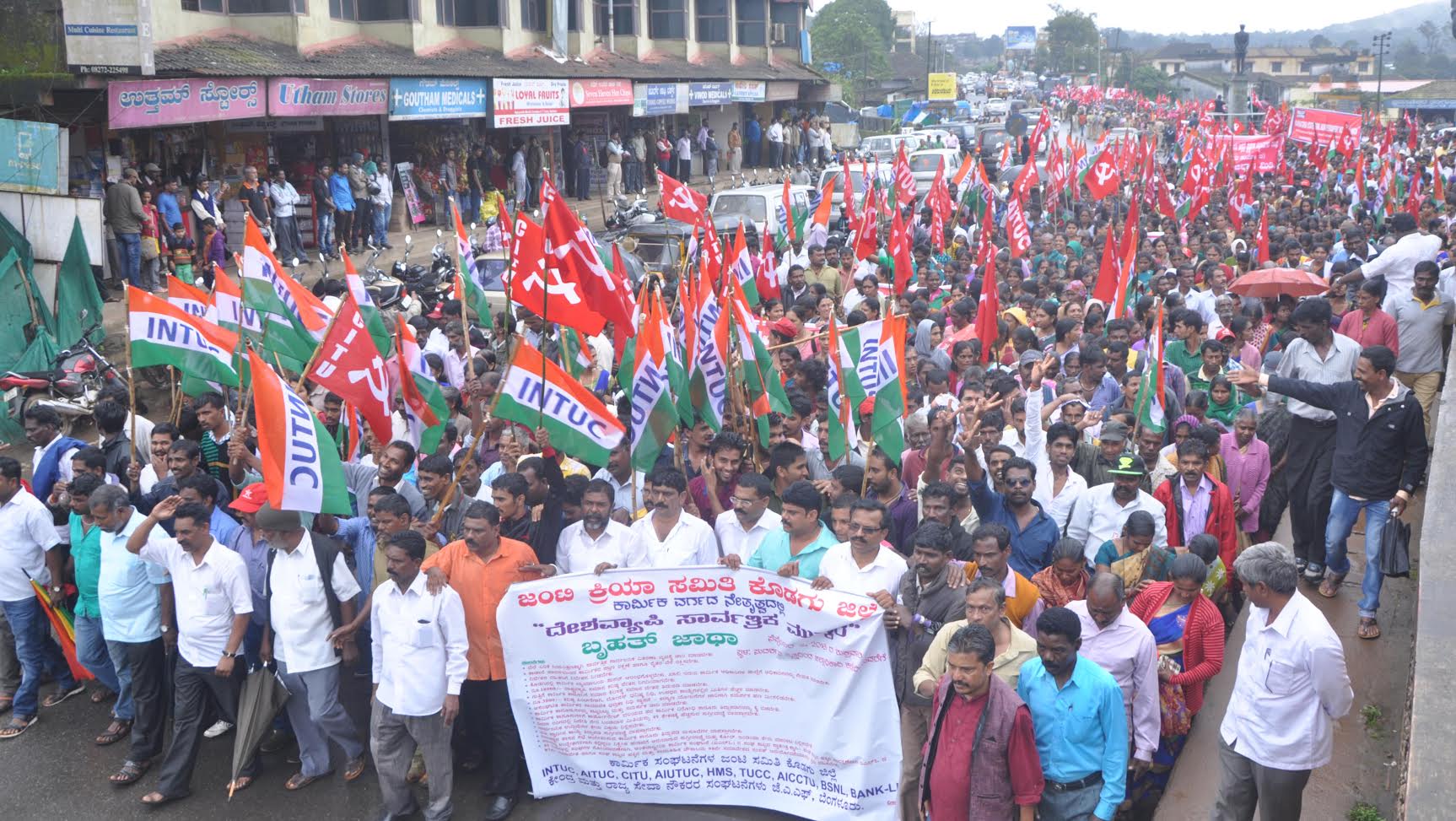 ಕೇಂದ್ರದ ವಿರುದ್ಧ ರಸ್ತೆಗಿಳಿದ ಕಾರ್ಮಿಕ ವರ್ಗ